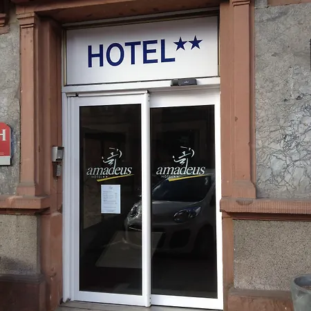 Amadeus Hotel 2*
