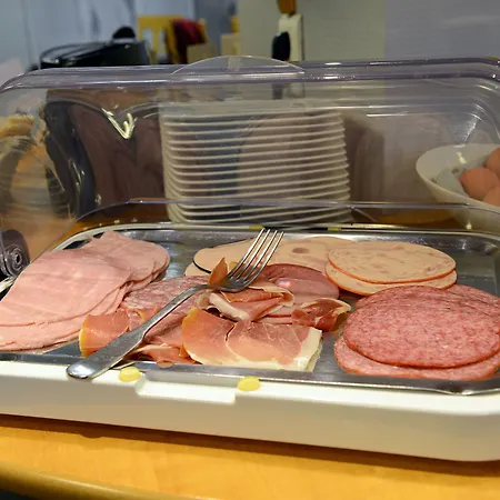 Amadeus Отель Саргемин