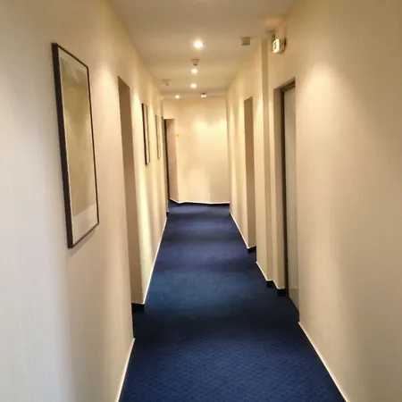 Hotel Amadeus 2*