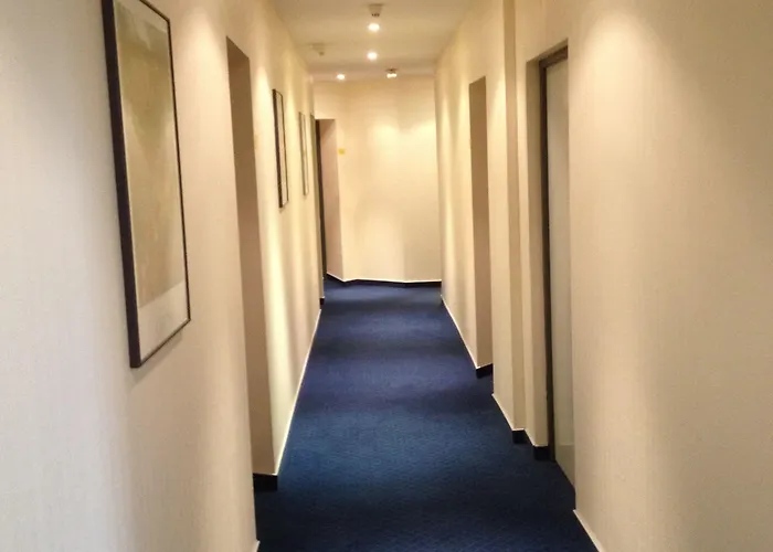 Отель Amadeus 2*